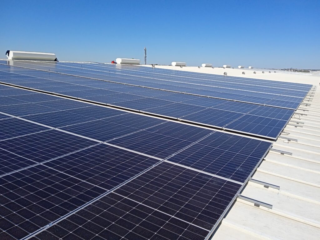 Elmya Instalaciones colabora con SailH2 en la ejecución del primer hub comercial de hidrógeno verde en Sevilla con energía fotovoltaica 1 - Elmya