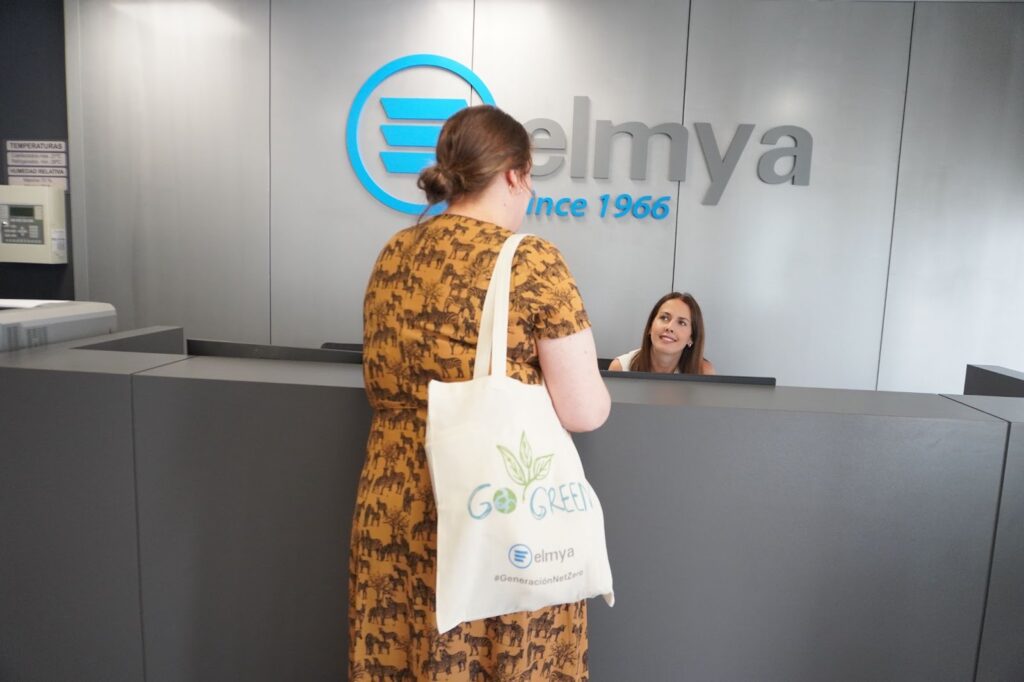 Elmya Celebra el Día Mundial del Medio Ambiente con bolsas de tela para fomentar la sostenibilidad y la reutilización 1 - Elmya